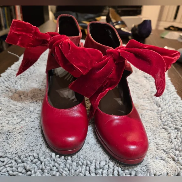John Fluevog Red Velvet Bow Heels - Picture 1 of 12